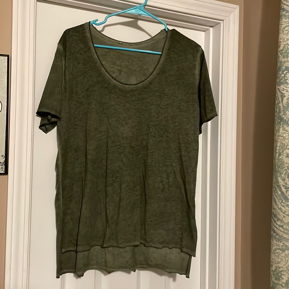 Green heatherd tee size XL